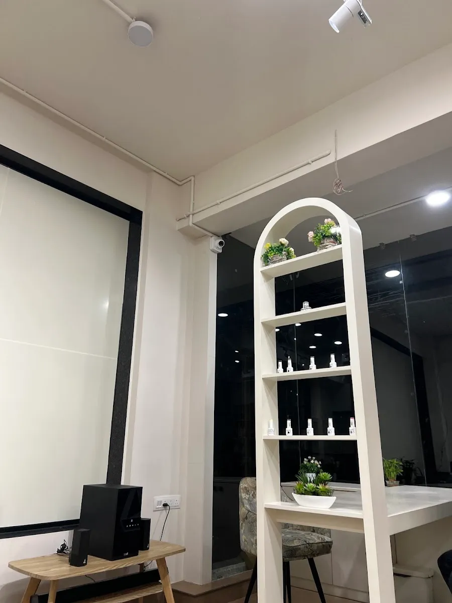 Jiaa Studio Unisex Salon - Bridal makeup artist in anand - Unisex salon in anand - make up artist in anand photo 7