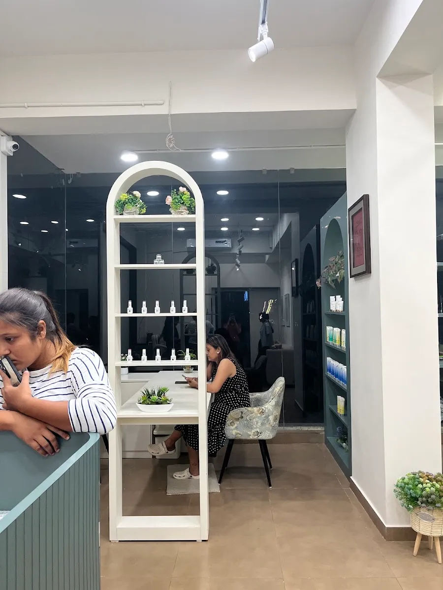 Jiaa Studio Unisex Salon - Bridal makeup artist in anand - Unisex salon in anand - make up artist in anand photo 4