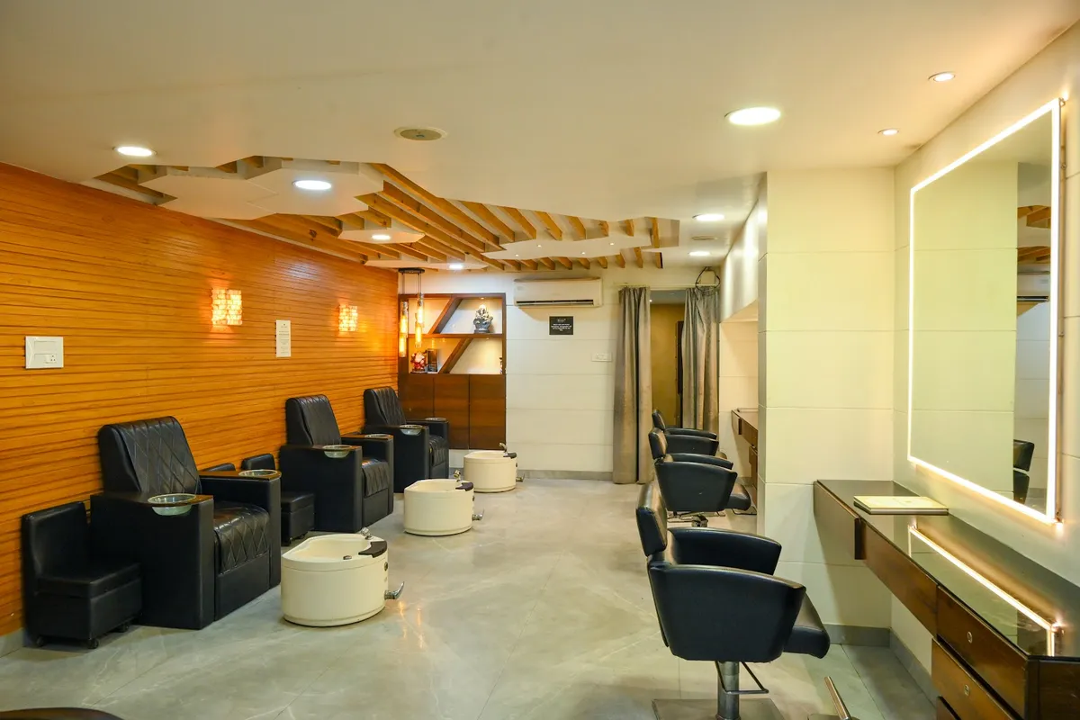 Meenakshi Salon I Devendra Nagar I Raipur photo 4